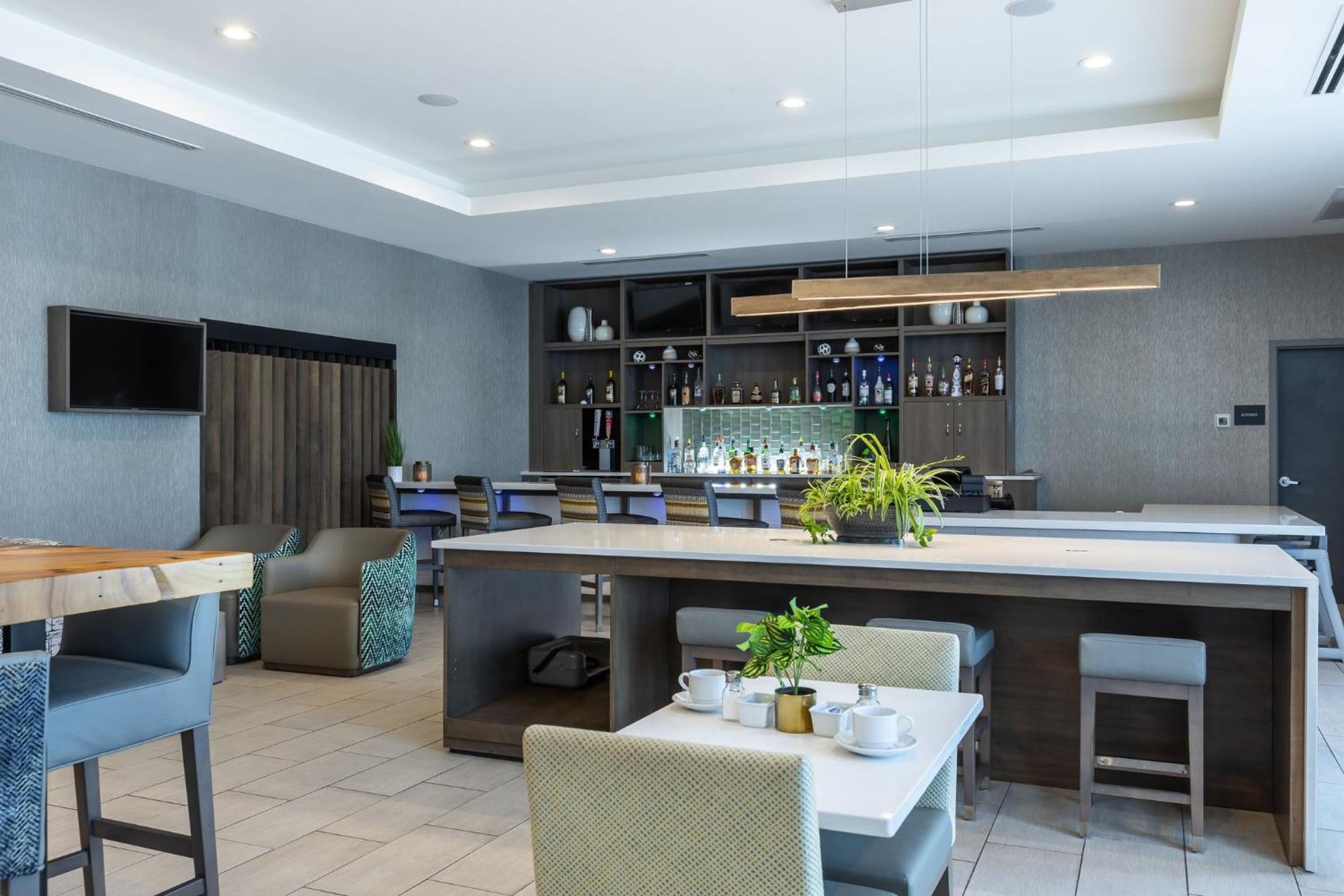 Holiday Inn Greenville - Woodruff Road By Ihg Exterior photo