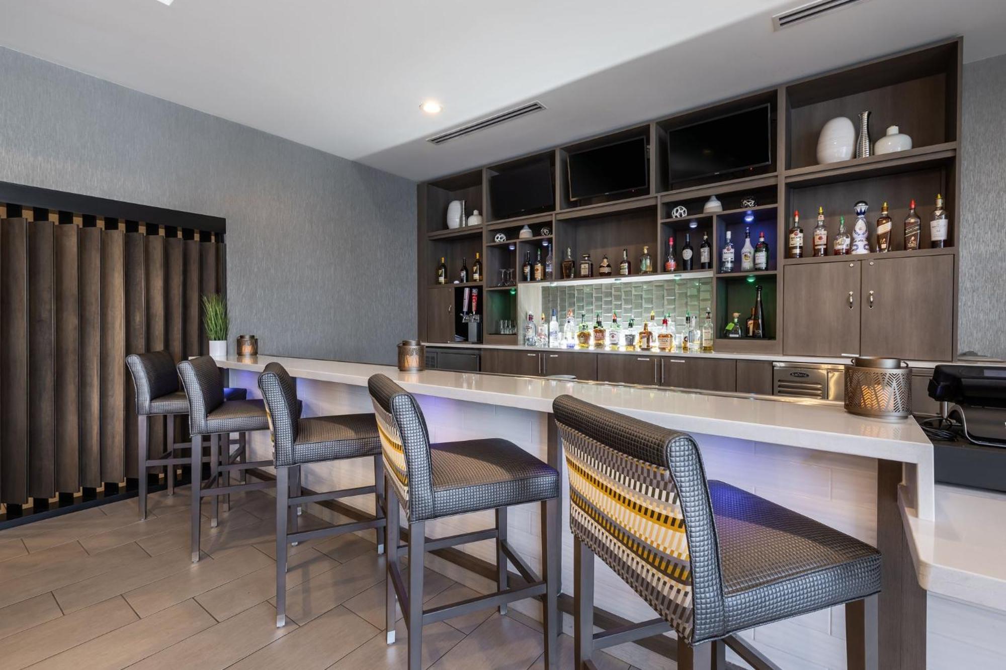 Holiday Inn Greenville - Woodruff Road By Ihg Exterior photo